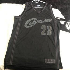 Vintage Reebok Cleveland Cavaliers Lebron James Blackout Jersey Men’s Large